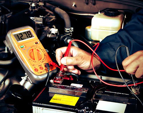 Verificarea sistemului electric al unei mașini cu multimetrul